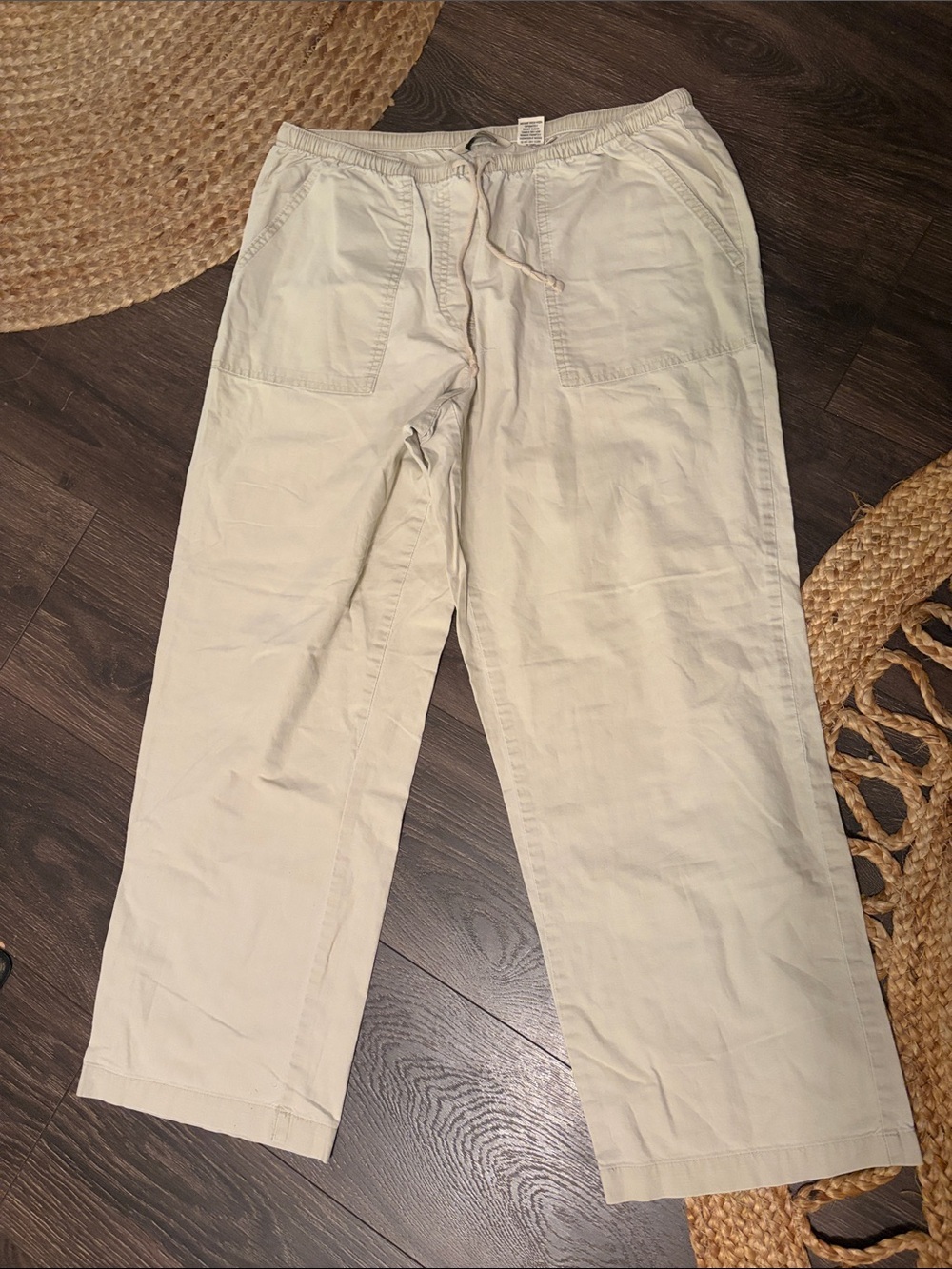 L.L. Bean women’s  Drawstring Chinos in Light Khaki size medium petite